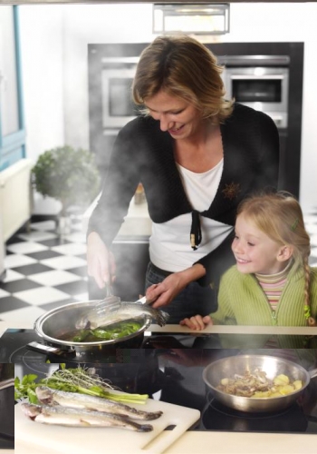 StoClimasam Color Farbe in der Küche. Eine Frau und ein kleines Kind kochen.